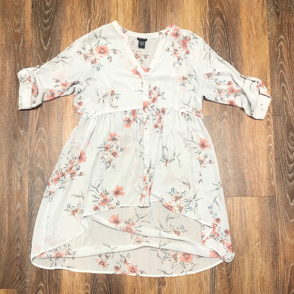 💛breezy top with cute detail